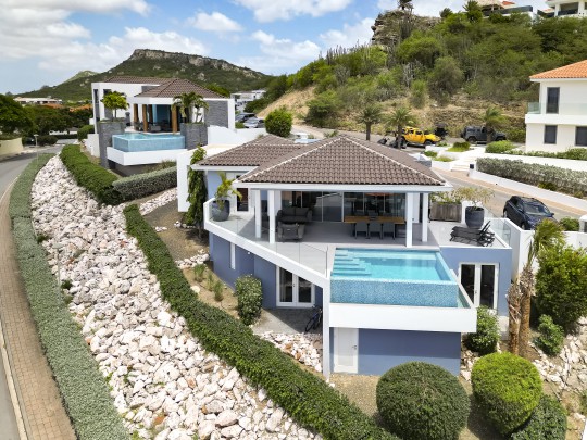 Blue Bay - Villa with private pool and rental potential for sale