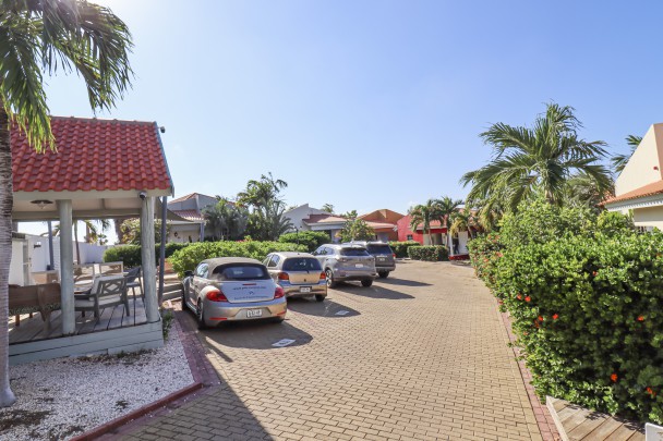 Villa met verhuurmogelijkheden en zwembad te koop in Jan Thiel Curaçao