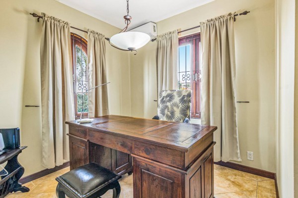 Vista Royal - Prachtige villa met appartement en zwembad