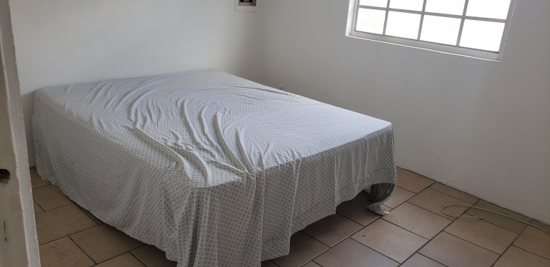Santa Maria - Spacious warehouse for sale with 4 apartments