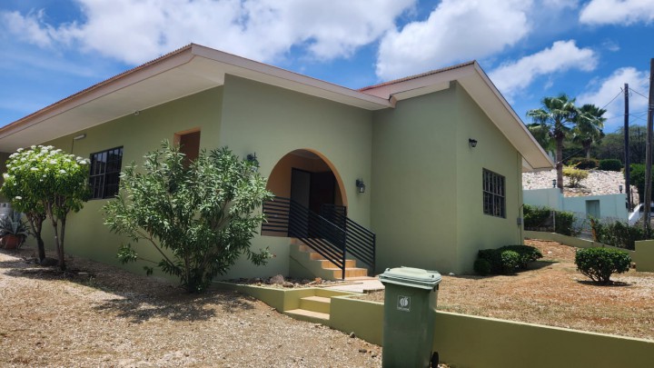 Elevated 4-Bedroom Home in Rooi Santu with Ocean Views