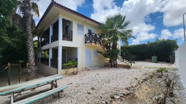 Vista Royal - Spacious 1-Bedroom Main Floor Apartment 