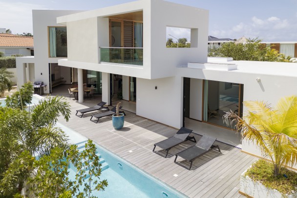 Luxury villa with pool, jacuzzi & sea view near Jan Thiel Beach