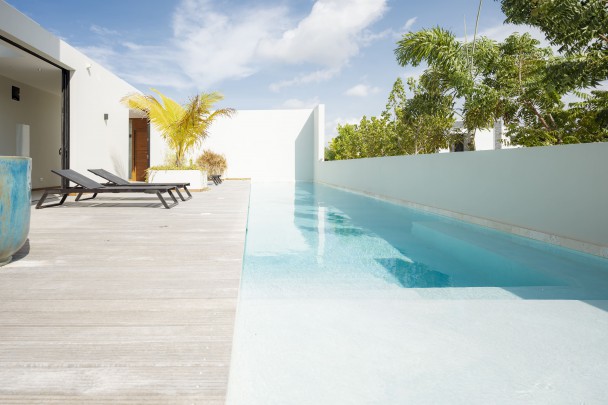Luxury villa with pool, jacuzzi & sea view near Jan Thiel Beach