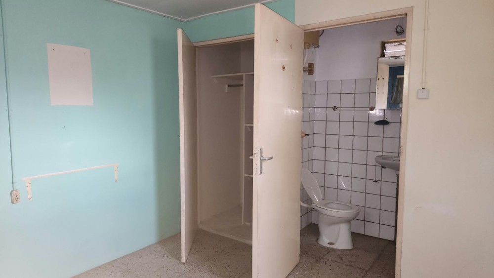 Fixer-Upper with Separate Apartment photo 9