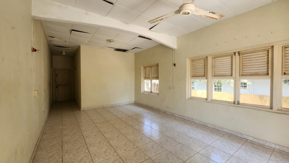 Fixer-Upper with Separate Apartment photo 5