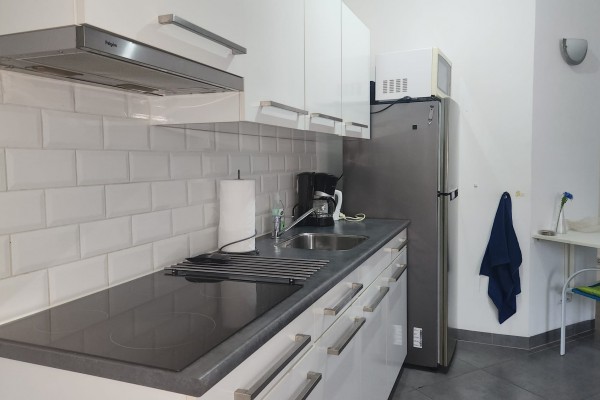 Nieuw Nederland: Centraal gelegen, gemeubileerd 1-slaapkmr appartement