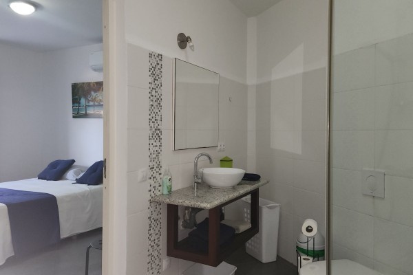 Nieuw Nederland: Centraal gelegen, gemeubileerd 1-slaapkmr appartement