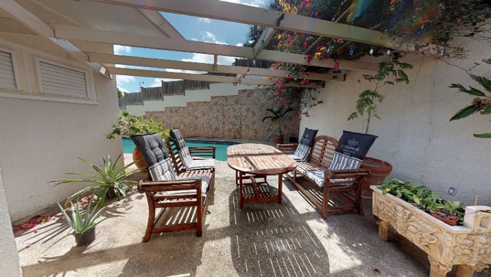Wonderful classical villa in the center of Willemstad with pool