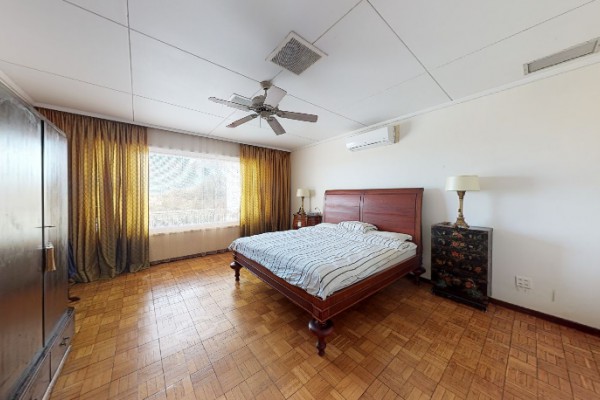 Wonderful classical villa in the center of Willemstad with pool