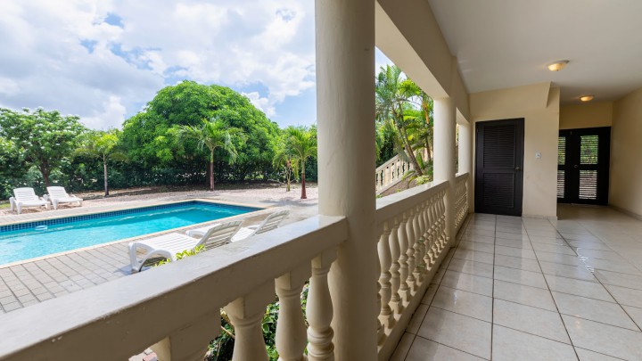 Blue Bay - Tropische luxe villa met uitzicht en 2 appartementen