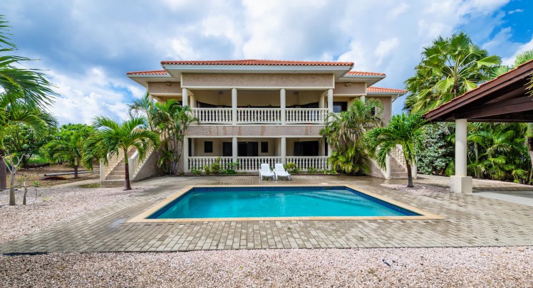 Blue Bay - Tropische luxe villa met uitzicht en 2 appartementen