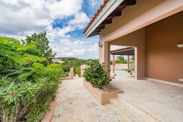 Blue Bay - Family villa with gorgeous views and private pool
