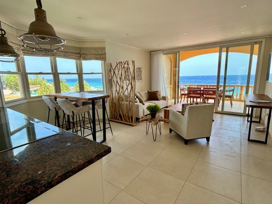 The Strand - Oceanfront Luxury Apartment With Private Beach