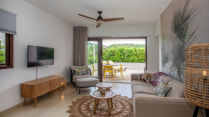 Luxe 2-slaapkamer appartement met tuin en zwembad in Greenview 